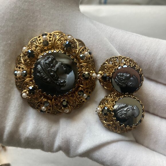 Vintage West Germany Black Cameo Brooch Earrings Set Gold Tone Regency Victorian - Picture 10 of 11